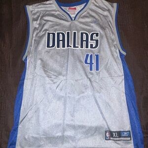 Dirk Nowitzki jersey size XL